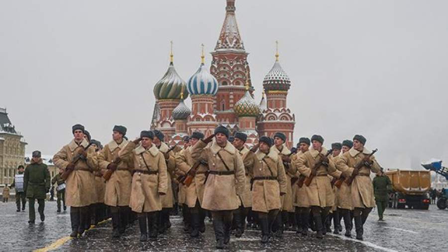 Шествие в честь парада 1941 года прошло на Красной площади в Москве