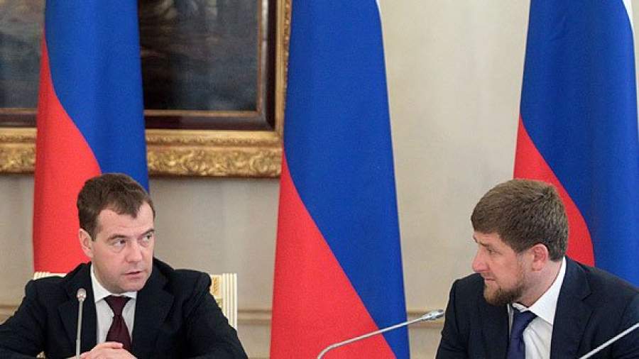 Медведев совершил блицвизит в Грозный