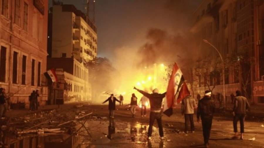 К бунтующим египетским фанатам присоединились студенты