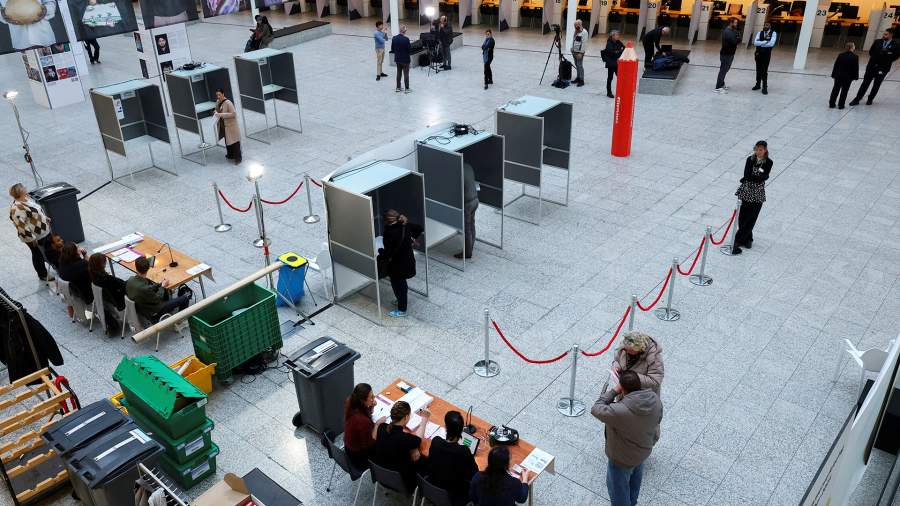 2025-10-29T071440Z_283585987_RC2JLHAX9T1W_RTRMADP_3_NETHERLANDS-ELECTION%20copy.jpg
