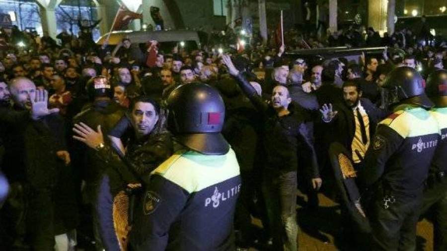 Сторонники Эрдогана устроили беспорядки в Роттердаме