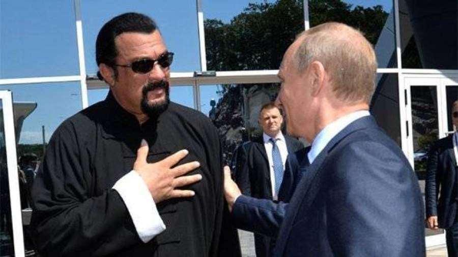 Путин лично вручит Сигалу российский паспорт