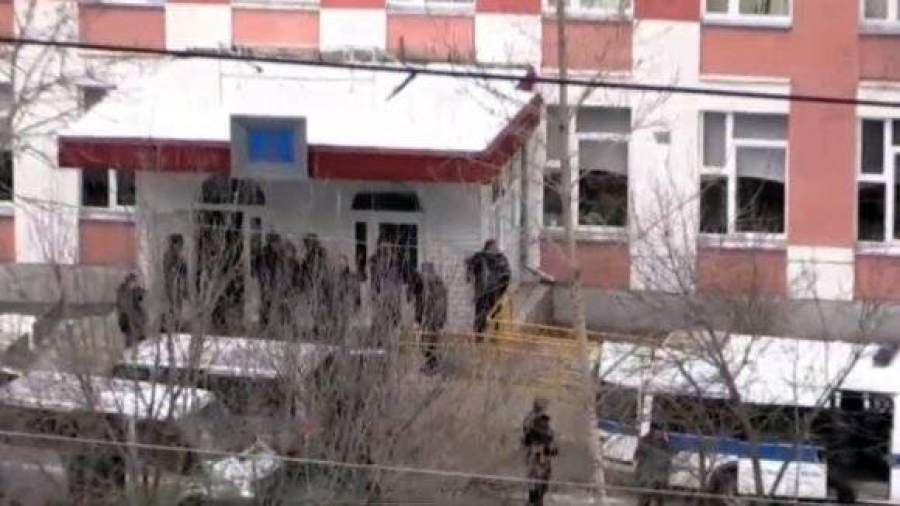 Напавший на школу № 263 на севере Москвы обезврежен