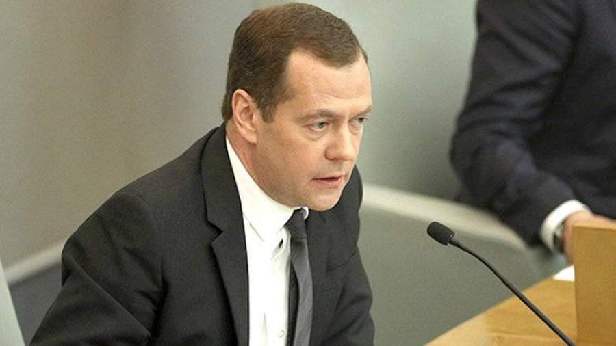 Медведев пообещал повысить МРОТ до уровня прожиточного минимума