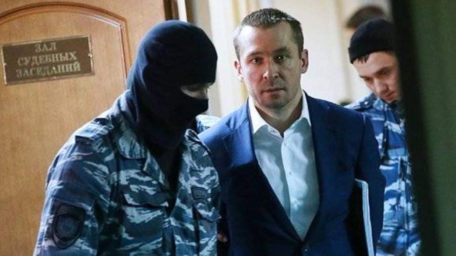 Суд арестовал около 1 млрд рублей на счетах полковника МВД Захарченко