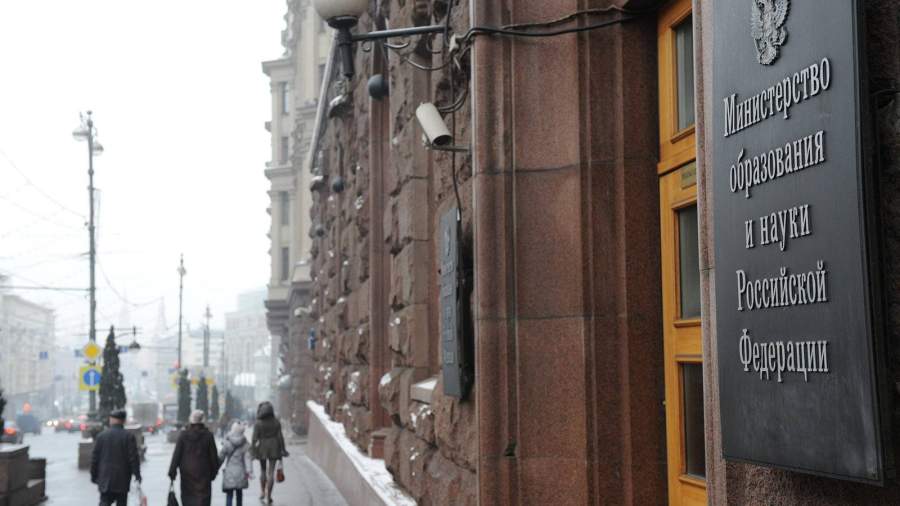 Увольнение директора департамента Минобрнауки связано с хищениями