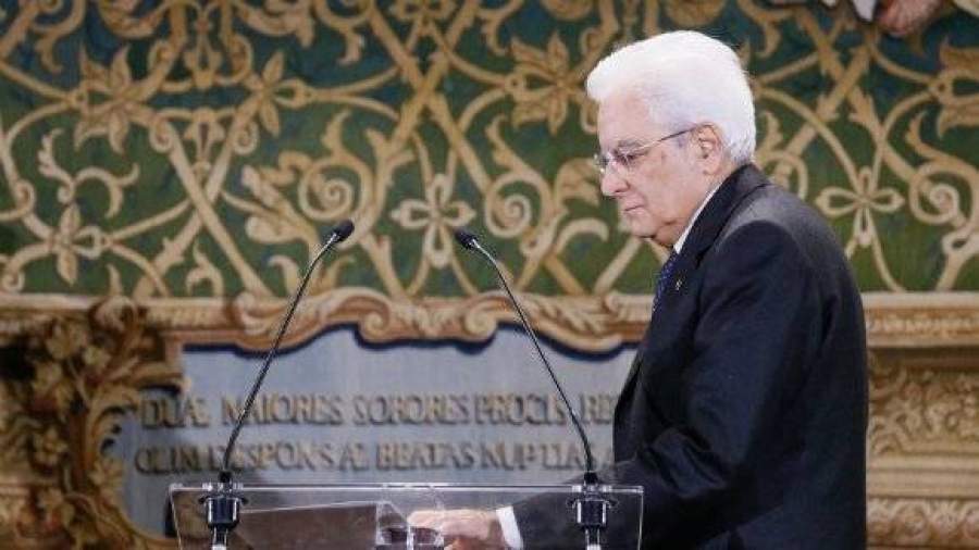 Президент Италии официально принял отставку Ренци