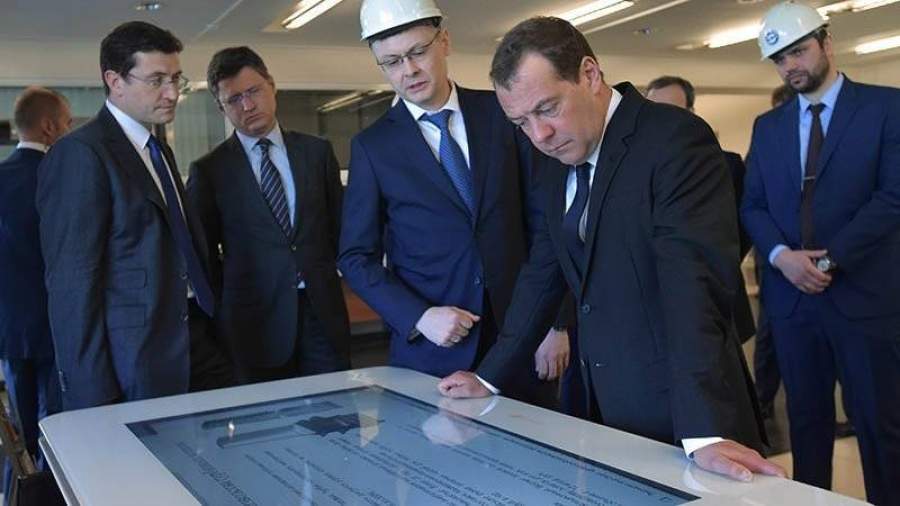 Медведев пообещал повысить МРОТ до прожиточного минимума за два года 