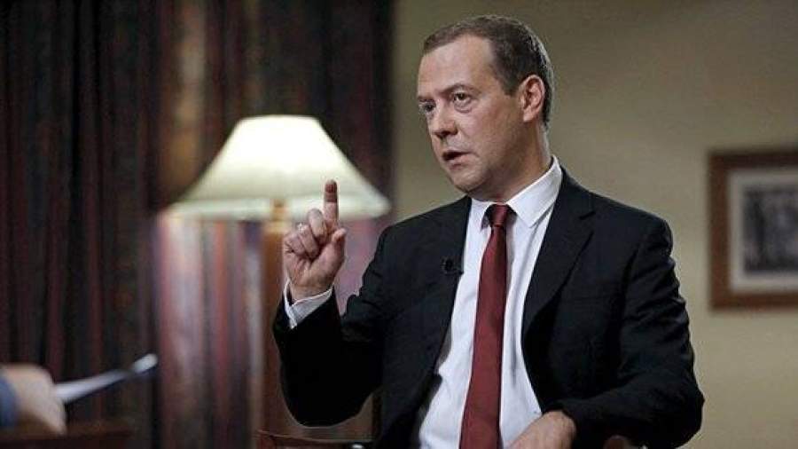 Дмитрий Медведев дает интервью российским телеканалам. Онлайн