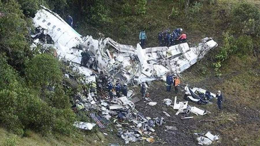 Лайнер с бразильской футбольной командой разбился в Колумбии