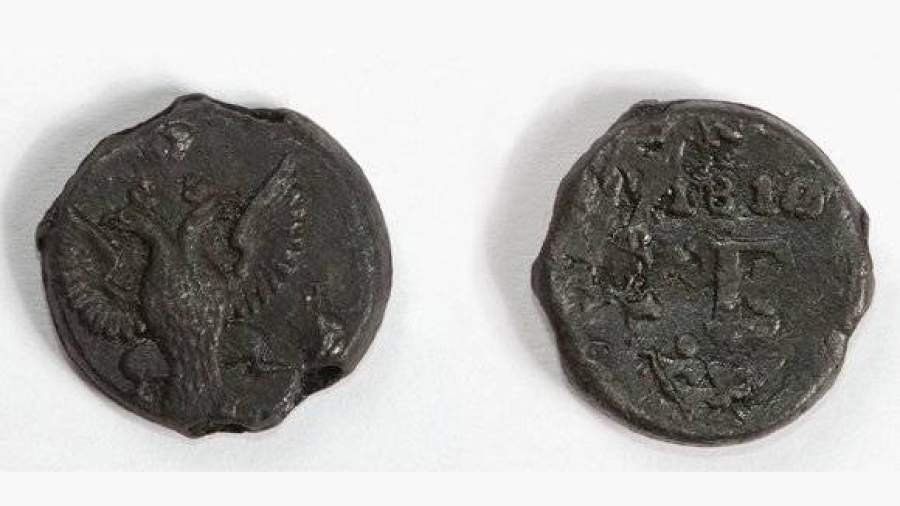 Клад из 200 свинцовых пломб нашли на Софийской набережной Москвы