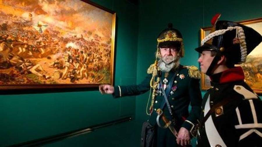 Столичных экскурсоводов нарядят в исторические костюмы