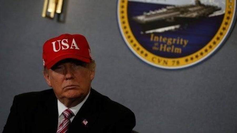 Трамп назвал лицемером лидера демократов и выложил его фото с Путиным