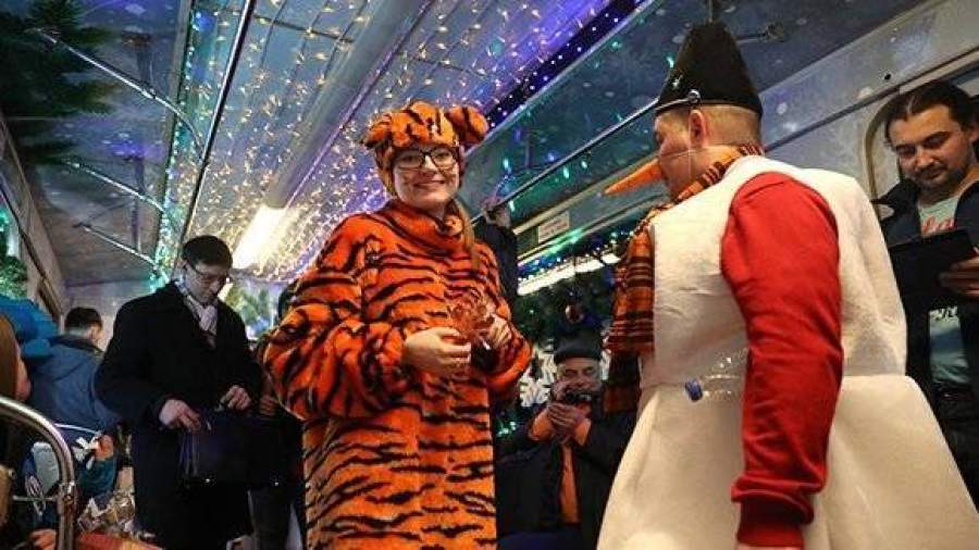 Сказка в подземке: в столичном метро запустили новогодний поезд