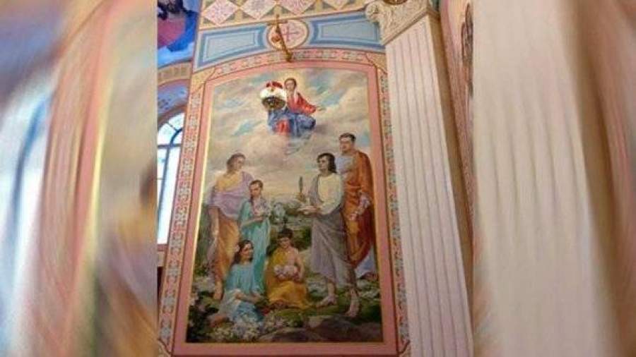 Порошенко и Дева Мария изображены вместе в домовой церкви президента