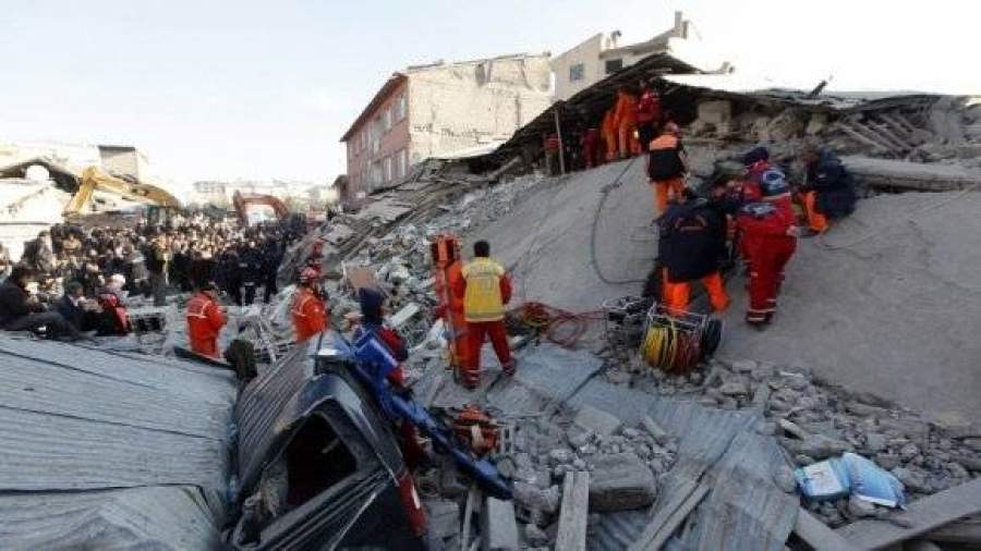Число жертв землетрясения в Турции достигло 217 человек  