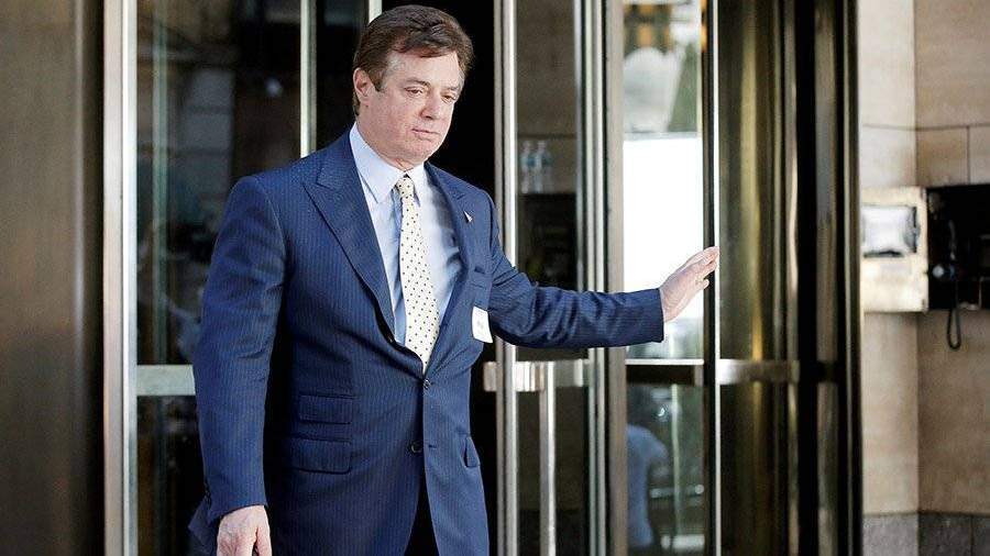 https://cdn.iz.ru/sites/default/files/styles/900x506/public/news-2017-08/2017-08-09T142554Z_1943154096_RC115279C1A0_RTRMADP_3_USA-TRUMP-RUSSIA-MANAFORT.jpg?itok=TNoWp21M