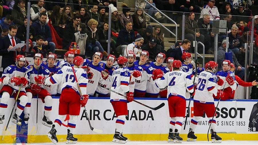 Сборная России разгромила Белоруссию на молодежном ЧМ по хоккею – кадры ярких эпизодов матча