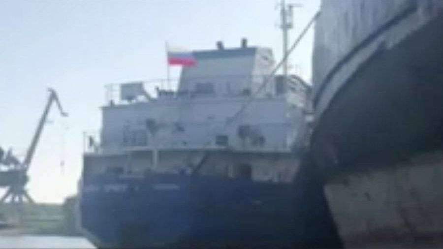 бердянский морской порт. порт бердянска зерно. франс пресс судно. задержание судов в порту. должностные лица на судне.