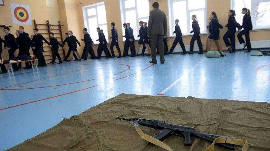 «Ростех» предложил ввести в школах уроки начальной военной подготовки 