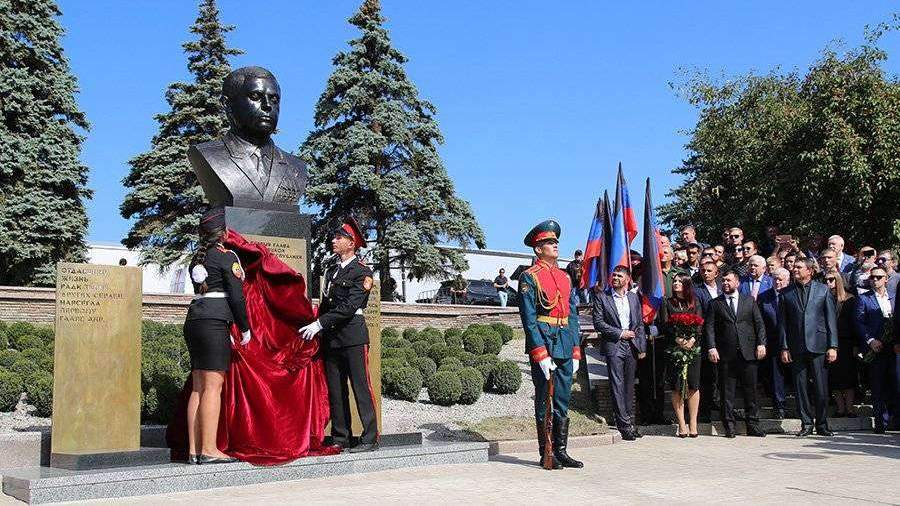 Могила захарченко в донецке фото