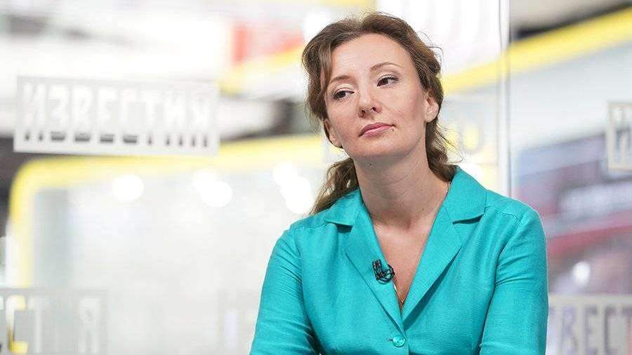 Кузнецова попросила прекратить дело ударившего машину подростка в Томске 
