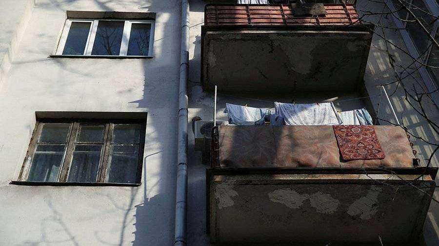 В МЧС рассказали об ответственности за курение на балконах 