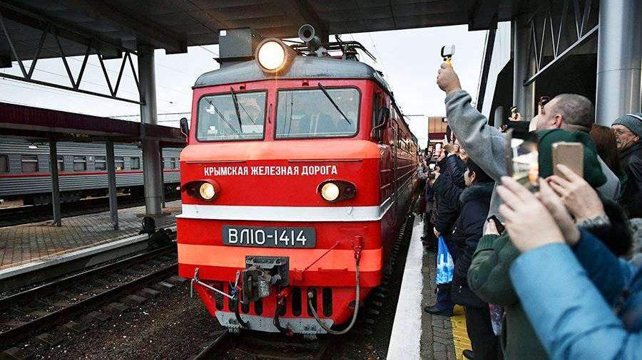 Первый поезд из Москвы прибыл в Симферополь