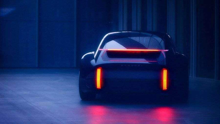 https://cdn.iz.ru/sites/default/files/styles/900x506/public/news-2020-02/200214%20Hyundai%20unveils%20new%20Concept%20EV.jpg?itok=XNYub4Ld