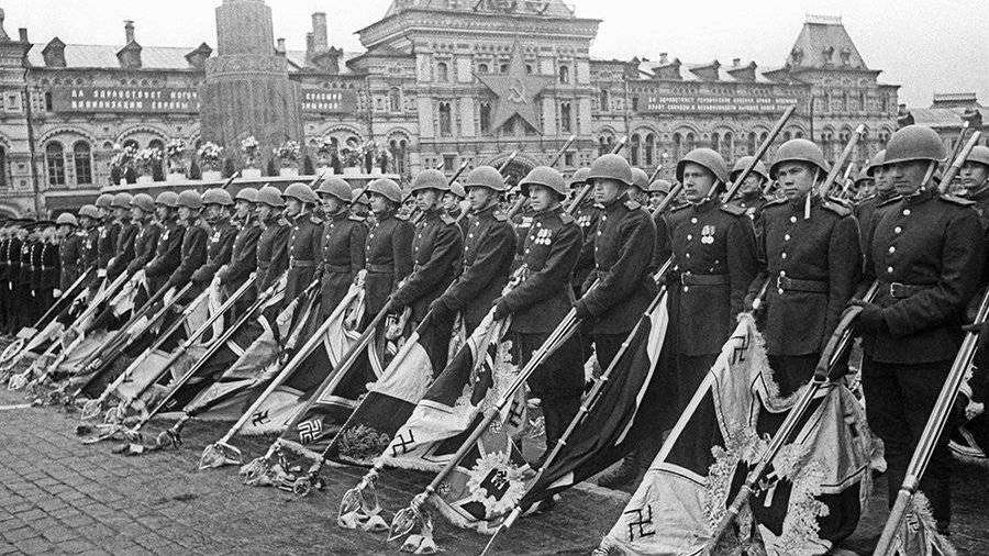 Парад победы 1945 фото В Великобритании опубликовали последние сообщения нацистов Новости мира Известия