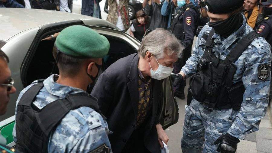 Михаила Ефремова привезли на заседание суда