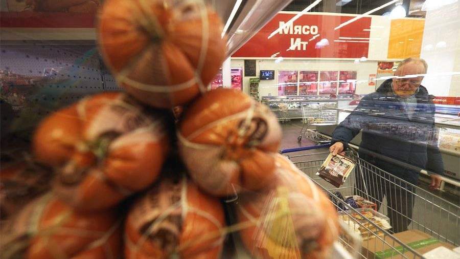 Колбаса в магазине