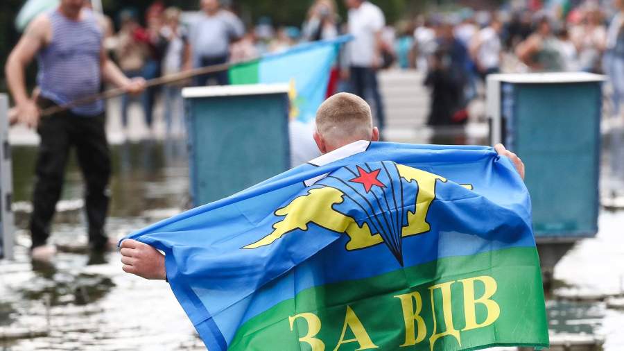 Вчера в парке горького что было. TASS 40831563. Вчера в парке горького что было фото. Вчера в парке горького что было-TASS 40831563. картинка Вчера в парке горького что было. картинка TASS 40831563. Уголовное дело по статье «Применение насилия в отношении представителя власти» возбуждено после беспорядков, произошедших в Парке Горького в Москве во время празднования Дня Воздушно-десантных войск (ВДВ). Об этом в понедельник, 3 августа, сообщила старший помощник руководителя главного следственного управления Следственного комитета России по Москве Юлия Иванова.