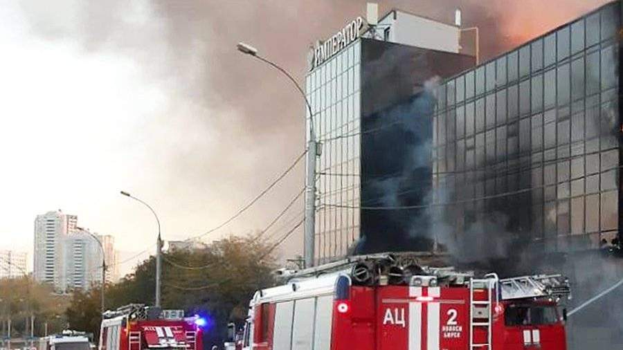 Пожар сан сити новосибирск сегодня. Сан сити 2гис. Сан сити новосибирск горит. Сан сити новосибирск горит. Сан сити новосибирск.
