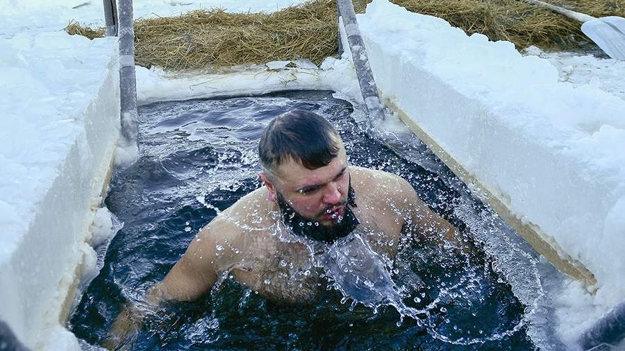 сколько градусов вода в проруби на крещение. Смотреть фото сколько градусов вода в проруби на крещение. Смотреть картинку сколько градусов вода в проруби на крещение. Картинка про сколько градусов вода в проруби на крещение. Фото сколько градусов вода в проруби на крещение