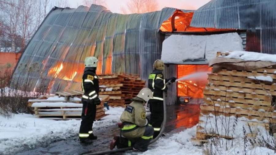 На мебельной улице пожар