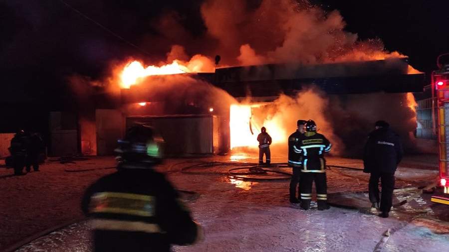 Пожар площадью 972 кв м произошёл в здании со спортивным оборудованием в подмосковном Талдоме