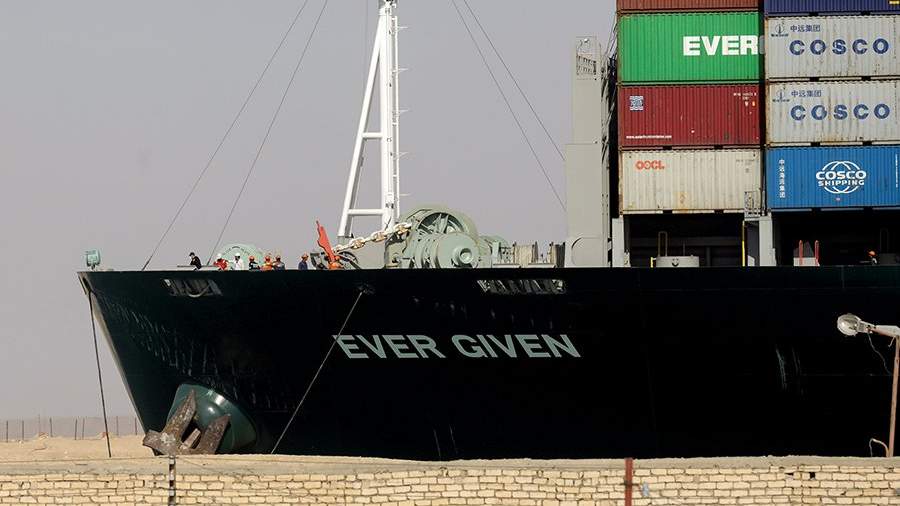 что сейчас с ever given. 2021 06 20T113402Z 982976387 RC2B4O9KCQ9E RTRMADP 3 EGYPT SUEZCANAL SHIP.JPG. что сейчас с ever given фото. что сейчас с ever given-2021 06 20T113402Z 982976387 RC2B4O9KCQ9E RTRMADP 3 EGYPT SUEZCANAL SHIP.JPG. картинка что сейчас с ever given. картинка 2021 06 20T113402Z 982976387 RC2B4O9KCQ9E RTRMADP 3 EGYPT SUEZCANAL SHIP.JPG. Владелец судна Ever Given, которое на неделю перекрыло Суэцкий канал, намерен не доводить дело до суда и выплатить компенсацию в рамках мирового соглашения. Об этом заявил «РИА Новости» советник президента Египта по развитию морских портов и Суэцкого канала адмирал Мохаб Мамиш.