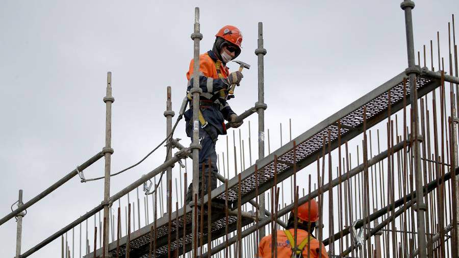 В отрасли оценили идею отказа от мигрантов на стройках в Москве ...