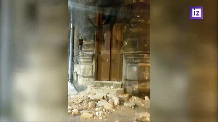 Petersburg woman commented on the collapse of the stucco on the police