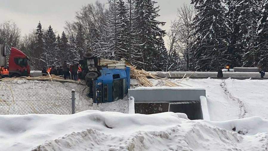 After an accident with trucks, traffic on the Central Ring Road near Moscow was blocked