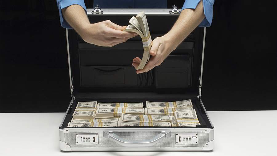 In the United States, almost $ 100 billion was stolen from funds to help business and the population