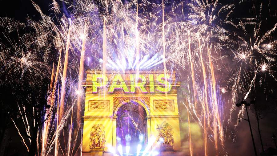 New Year’s fireworks and festive show canceled in Paris due to Omicron strain