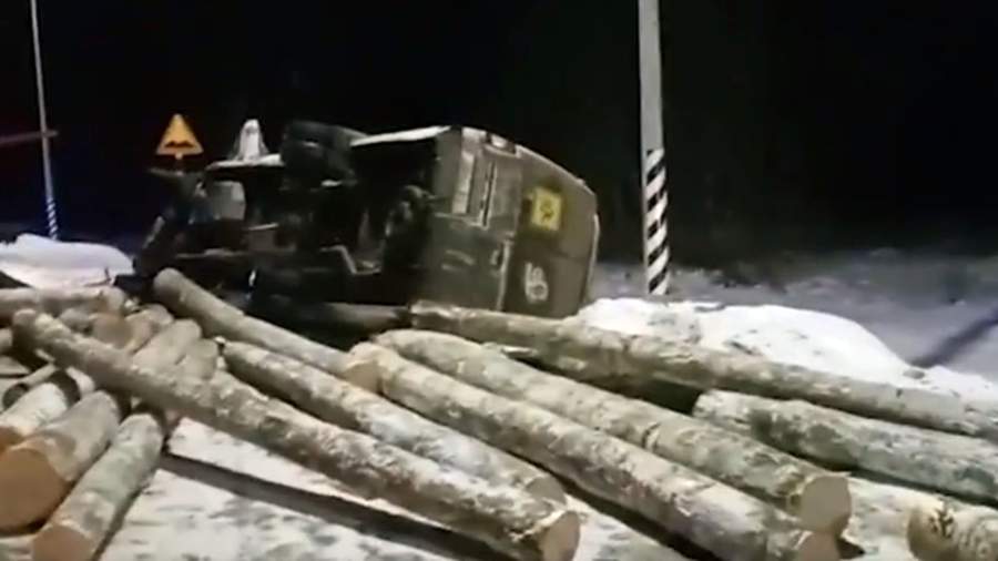 A video from the scene of an accident with a bus with children in the Yaroslavl region was published