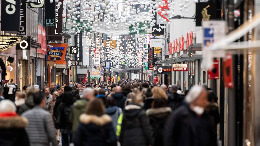 Scientists talk about the ability of the brain to distinguish a voice in a crowd