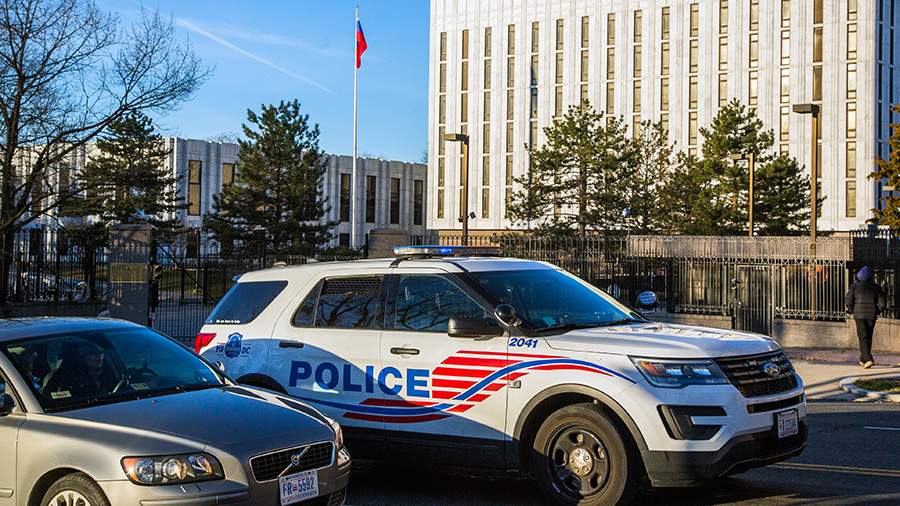 The police blocked the street near the Russian Embassy in the United States because of a suspicious package