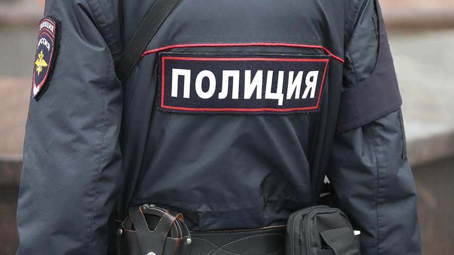 In Moscow, two men in medical masks stole a bag from a passer-by with 4.7 million rubles