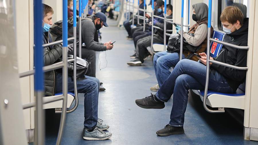 The scientist spoke about the change in the incidence of the wearing of masks by the entire population The scientist spoke about the change in the incidence of the wearing of masks by the entire population