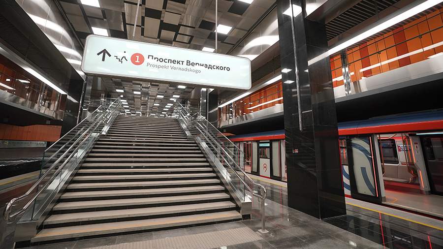 Putin via video link launched traffic at new BCL stations of the Moscow metro
