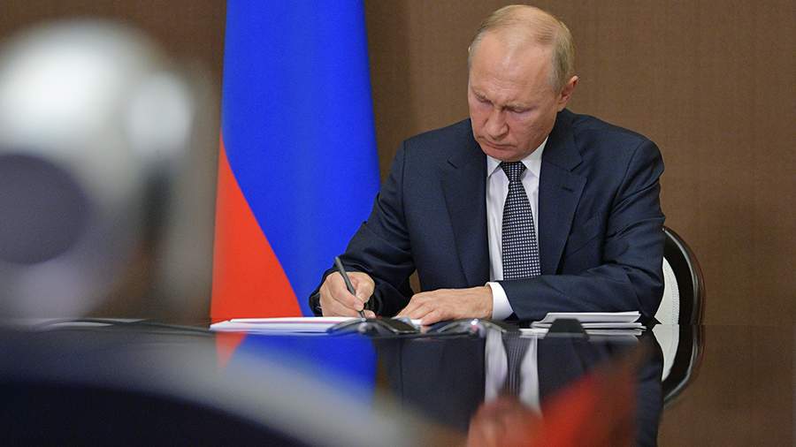 Putin approved an increase in the minimum wage to 13,890 rubles in 2022